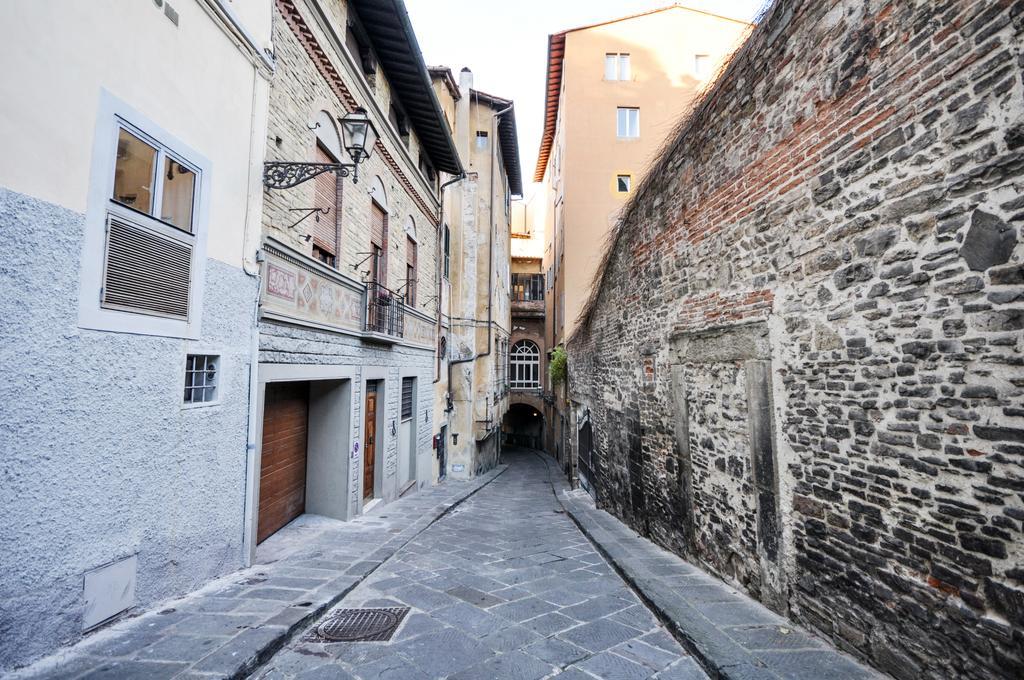 Old Tower Ponte Vecchio Suite Флоренция Экстерьер фото